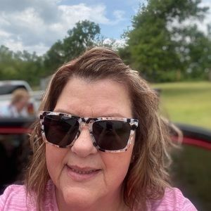 Meet your Posher, Melissa